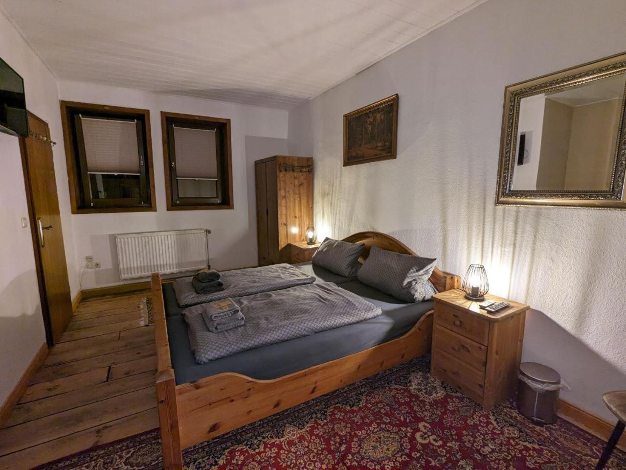 Gasthaus "Zum Goldenen Ross" Uhlstadt-Kirchhasel Luaran gambar